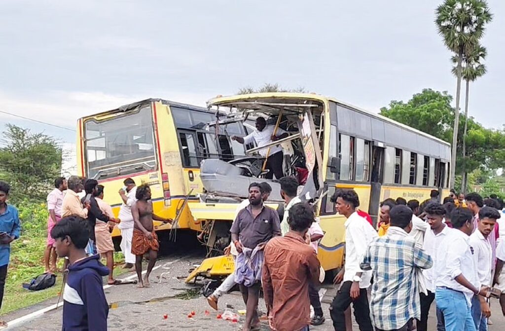 17645917416776412251365550388638-1024x671 திருப்பத்தூர் அருகே அரசுப் பேருந்துகள் நேருக்கு நேர் மோதல்: 9 பெண்கள் உட்பட 11 பேர் உயிரிழப்பு