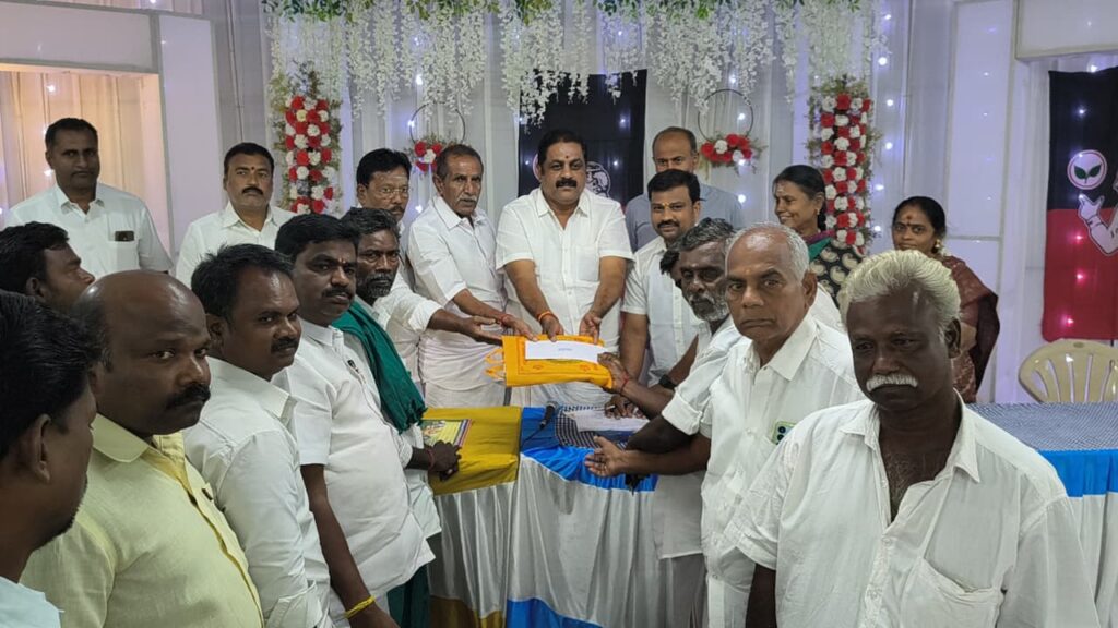 IMG-20251202-WA0011-1024x576 தாராபுரத்தில் அதிமுக பூத் கமிட்டி & BLA-2 ஆலோசனைக் கூட்டம் – முகவர்களுக்கு ஊக்கத்தொகை வழங்கல்