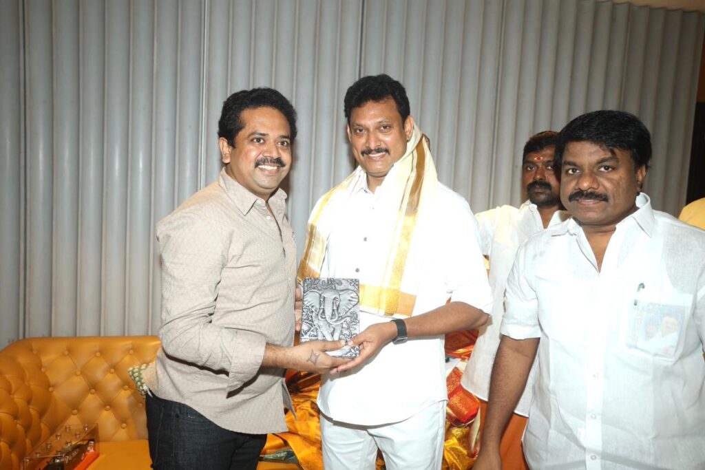 IMG-20251202-WA0043-1-1024x683 பள்ளிக்கல்வித்துறை அமைச்சர் அன்பில் மகேஷ் பொய்யாமொழிவிற்கு பிறந்தநாள் வாழ்த்து – திராவிட முன்னேற்றக் கழகத்தின் பரிசளிப்பு