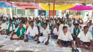 மேகமலை உள்ளிட்ட 98 மலை கிராம மக்களை வெளியேற்ற எதிர்ப்பு தெரிவித்து காத்திருப்பு போராட்டம்.
