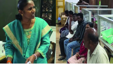 நகராட்சி அலுவலகத்தில் திடீர் சோதனை… சிரித்துக்கொண்டிருந்த ஒப்பந்ததாரரை கடுமையாக எச்சரித்த அதிகாரி…