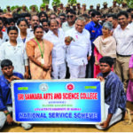 காஞ்சிபுரத்தில் ஒரு கோடி பனை விதைகள் நடும் பணி தொடக்கம்: தேவரியம்பாக்கம் ஊராட்சியில் அமைச்சர் ஆனந்த் மாவட்ட ஆட்சியர் திருமதி சினேகா ஆகியோர் தொடங்கி வைத்தனர்